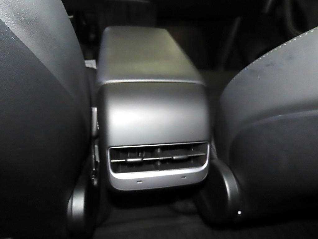 Tesla Model Y RWD - 14