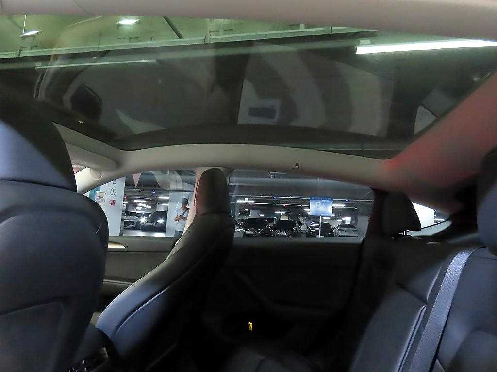 Tesla Model Y RWD - 16