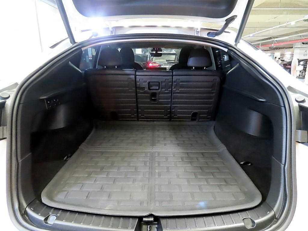 Tesla Model Y RWD - 17