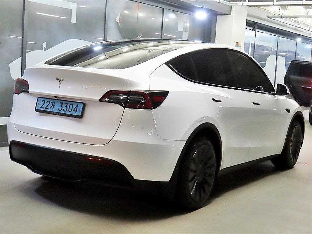 Tesla Model Y RWD - 4