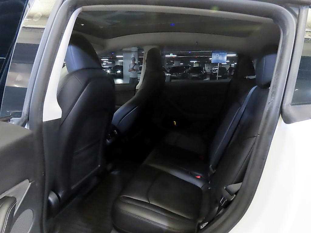 Tesla Model Y RWD - 7