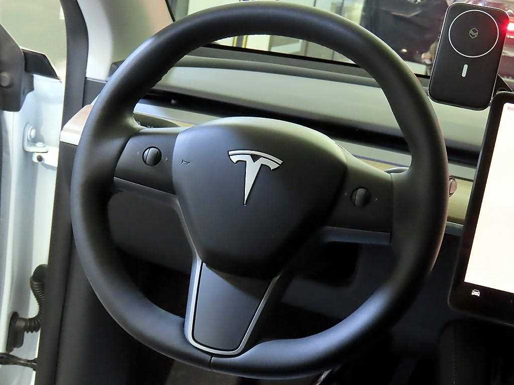 Tesla Model Y RWD - 8