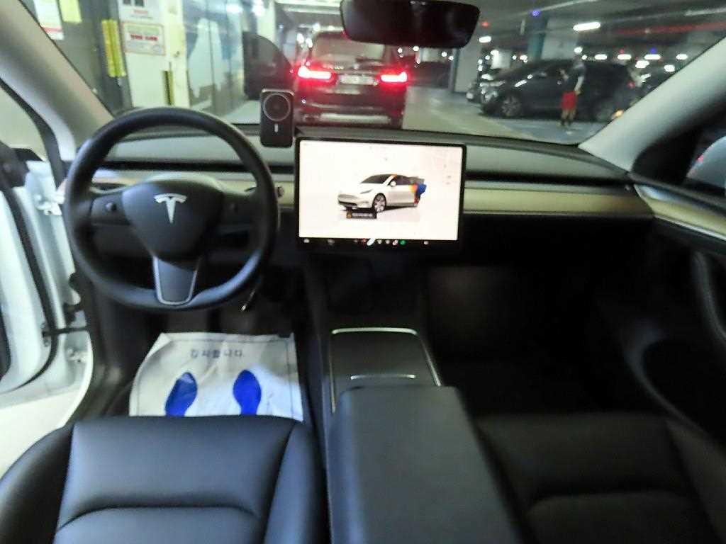 Tesla Model Y RWD - 10