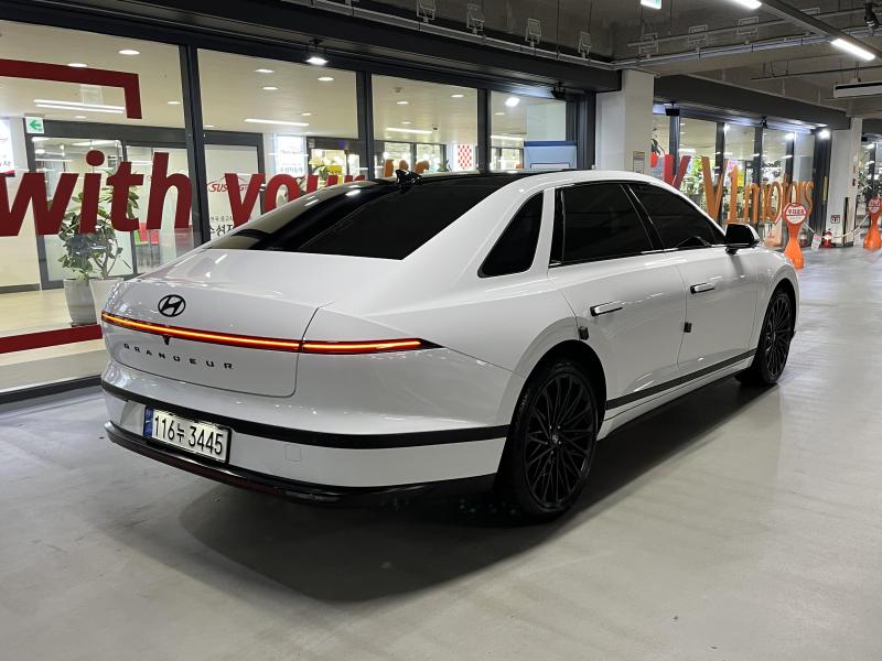 Hyundai Grandeur Hybrid (GN7) 1.6 HEV 캘리그래피 블랙 잉크 - 4