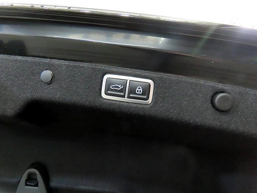 Hyundai Grandeur Hybrid (GN7) 1.6 HEV 프리미엄 - 17