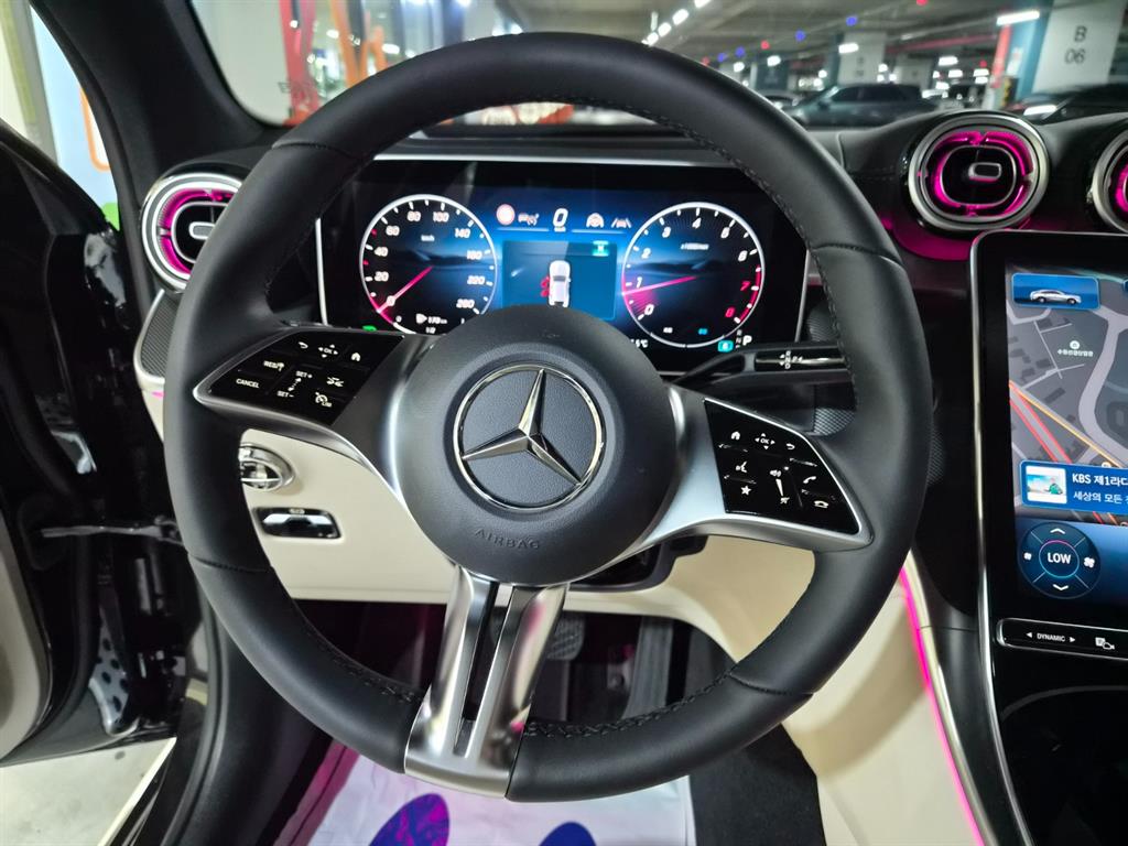 벤츠 GLC클래스(2세대) GLC 300 4매틱 쿠페 아방가르드 - 8