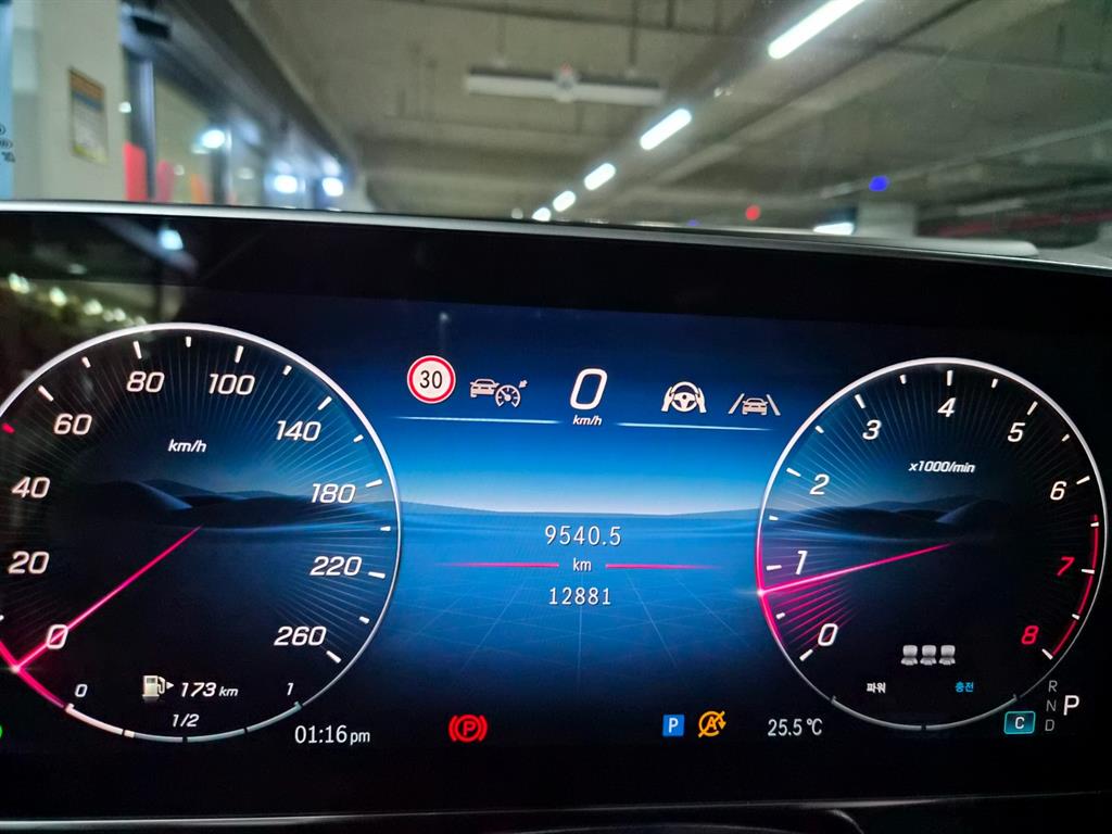 벤츠 GLC클래스(2세대) GLC 300 4매틱 쿠페 아방가르드 - 9