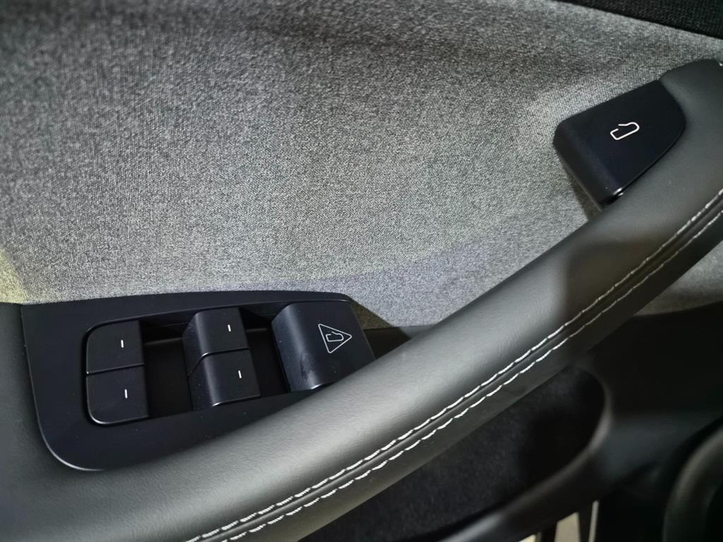 Tesla Model Y RWD - 12