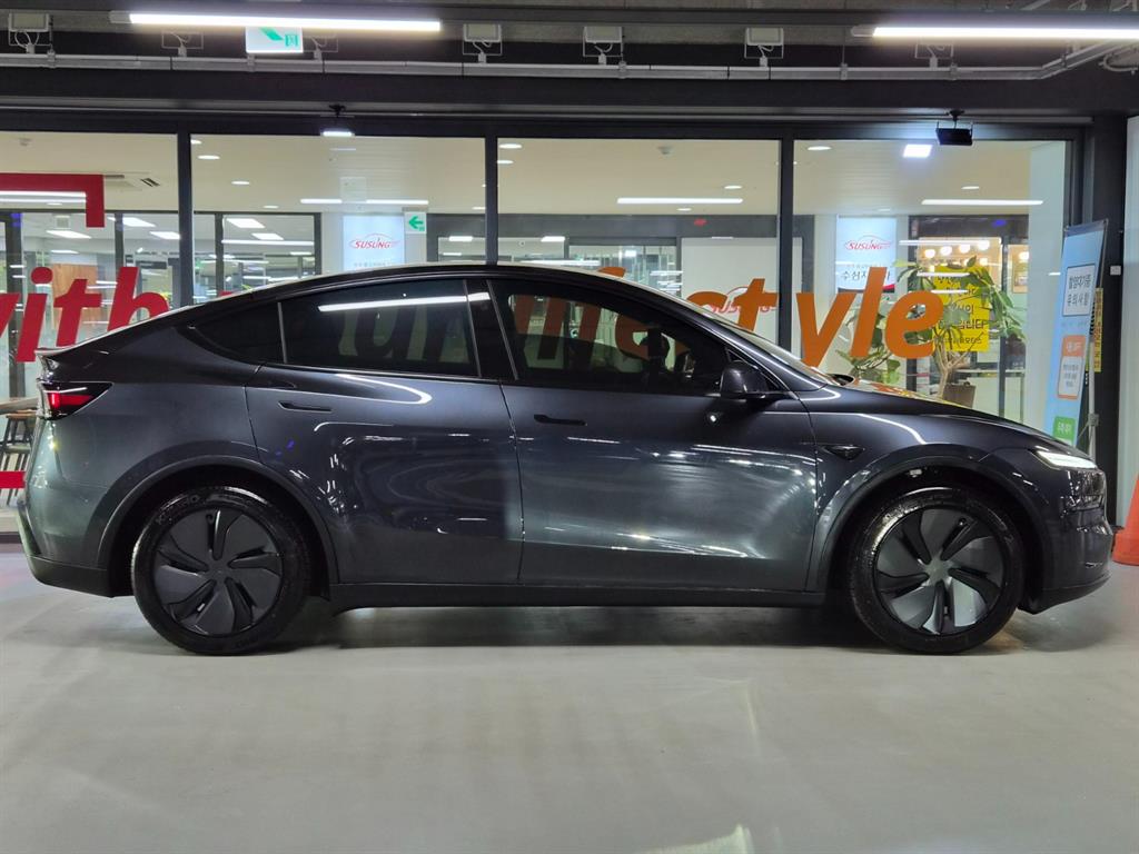Tesla Model Y RWD - 3