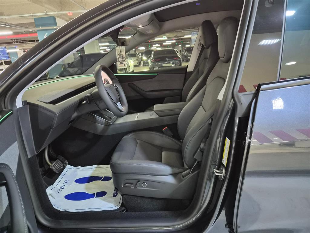 Tesla Model Y RWD - 6
