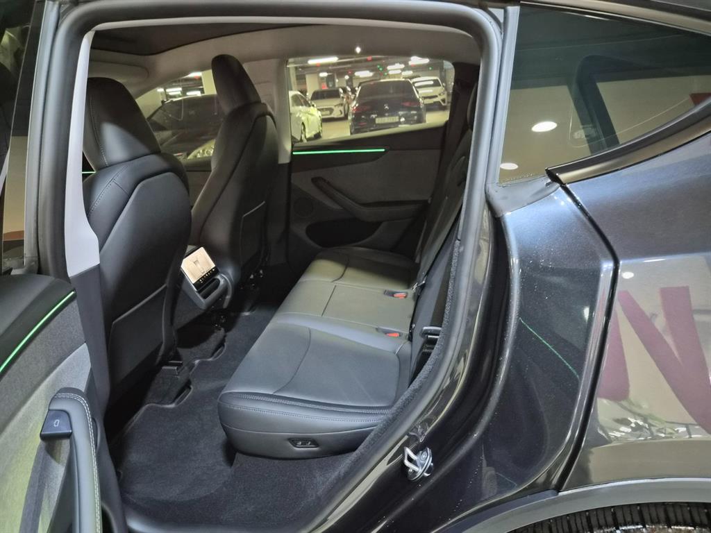 Tesla Model Y RWD - 7