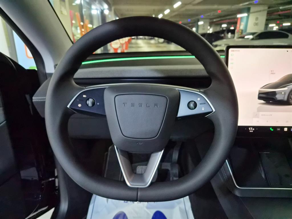 Tesla Model Y RWD - 8