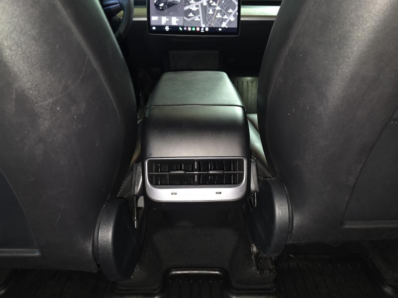 Tesla Model Y AWD 롱 레인지 - 11
