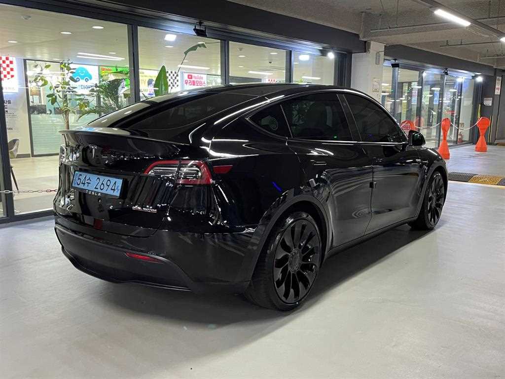 테슬라 모델 Y AWD 퍼포먼스 - 4