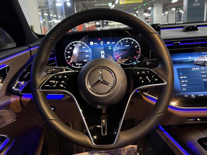 벤츠 E클래스(6세대) E300 4매틱 익스클루시브 - 9