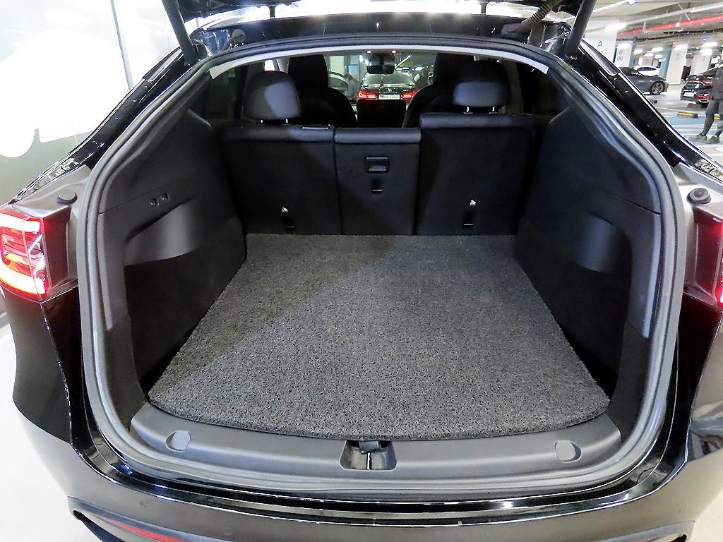 Tesla Model Y AWD 롱 레인지 - 17