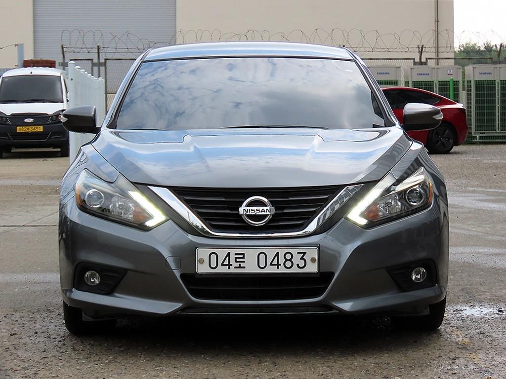 Exterior photo of the 2017 Nissan Altima, VIN ...106414