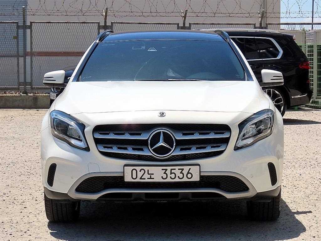 Exterior photo of the 2018 Mercedes-Benz GLA 220, VIN ...385497