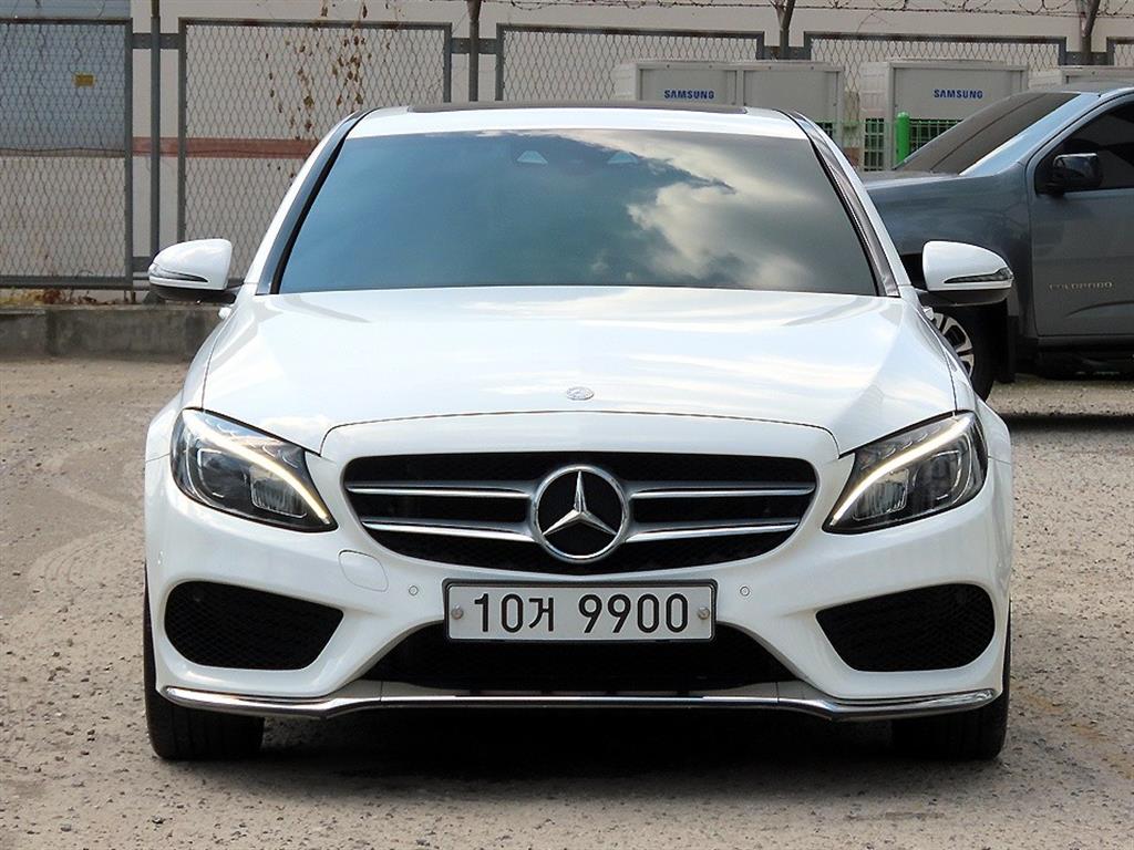 Exterior photo of the 2017 Mercedes-Benz C200, VIN ...473066