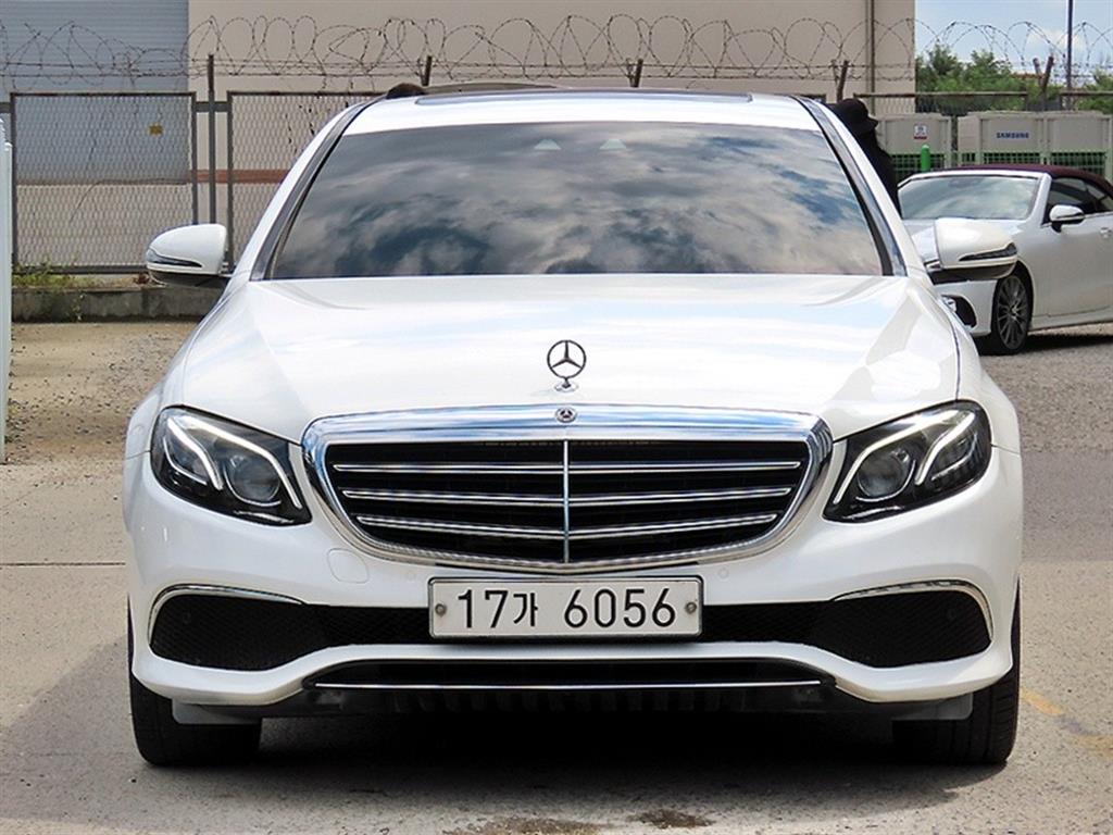 Front view of 2017 Mercedes-Benz E220d 4MATIC, VIN …288111