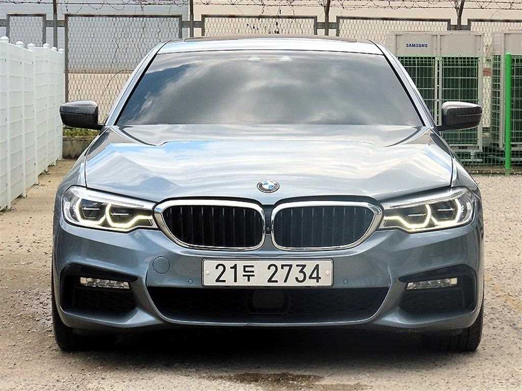 Exterior photo of the 2018 BMW 530i, VIN ...970111