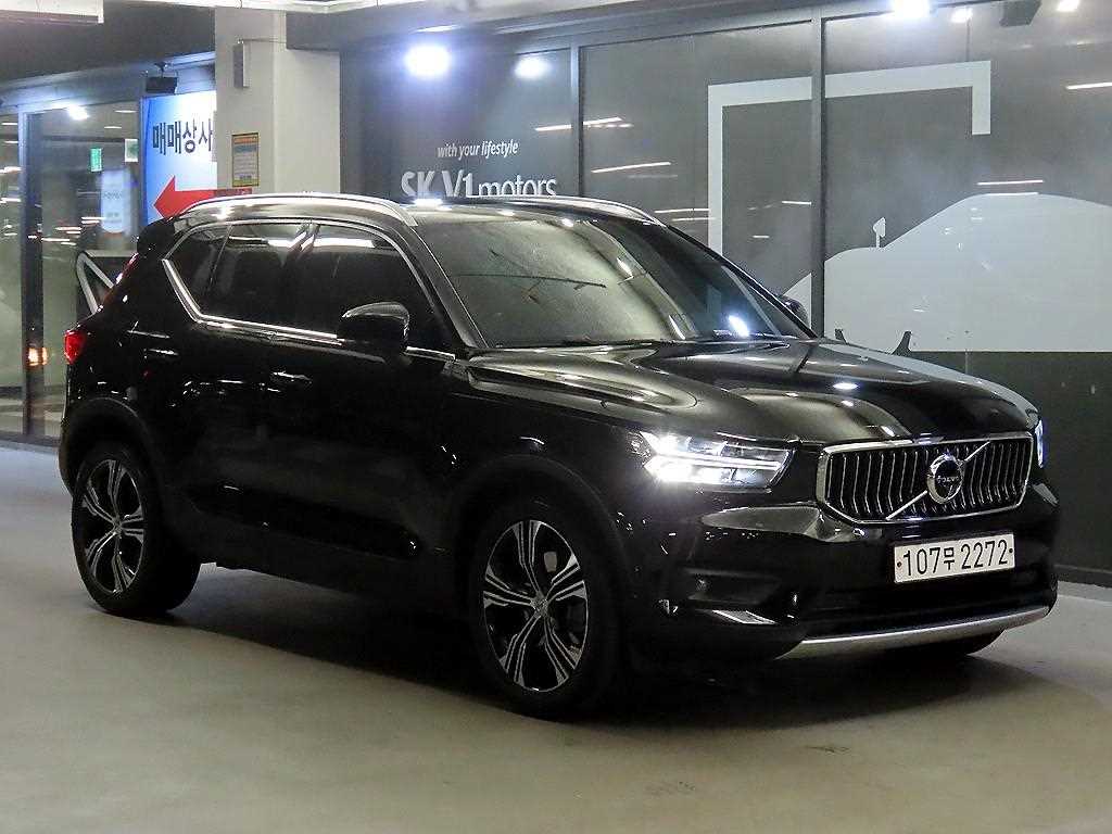 볼보 XC40 2.0 B4 AWD 인스크립션