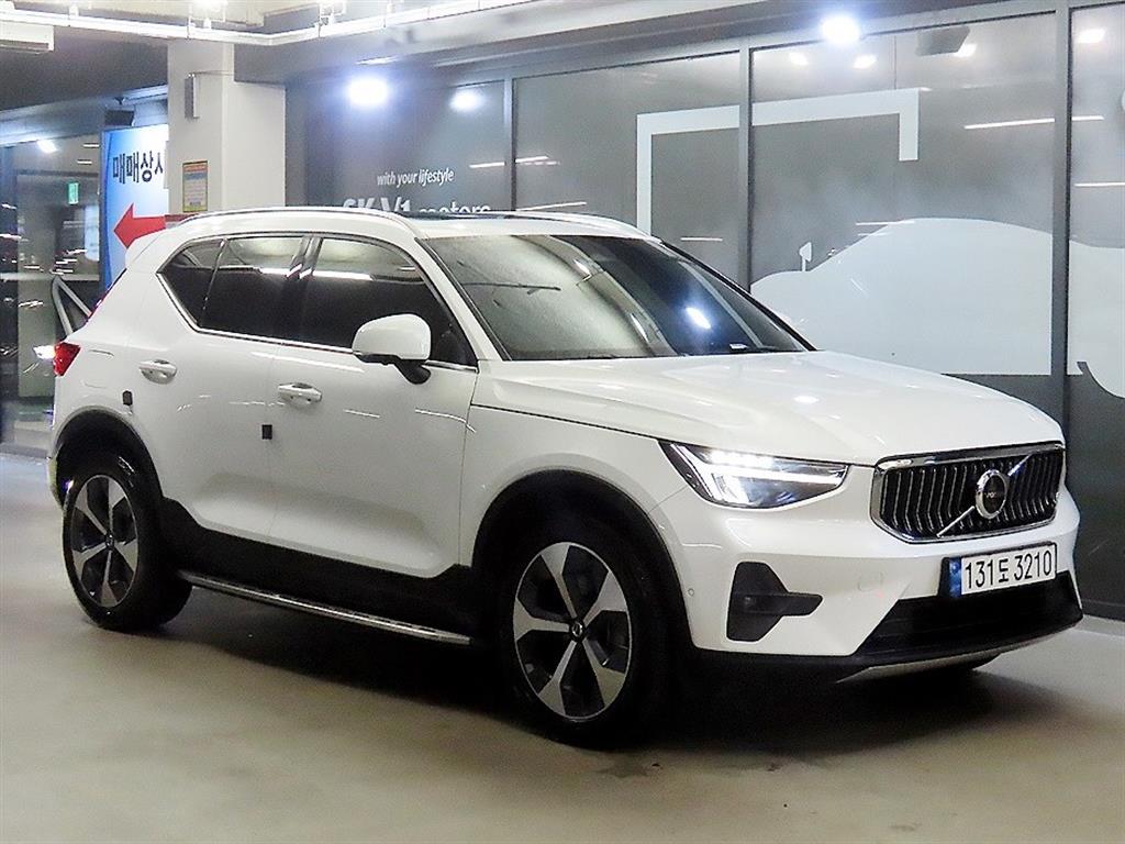 볼보 XC40 2.0 B4 AWD 얼티메이트 브라이트