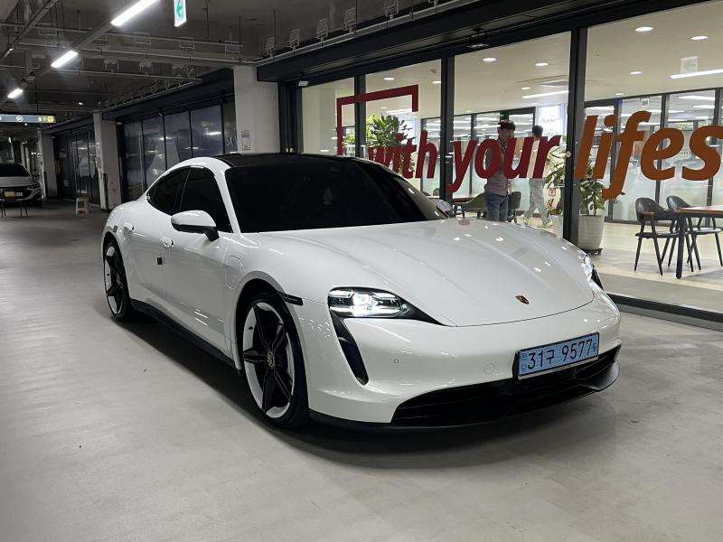 포르쉐 타이칸 EV 4S