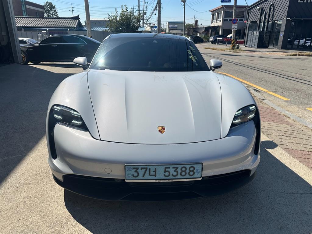 포르쉐 타이칸 EV 4S