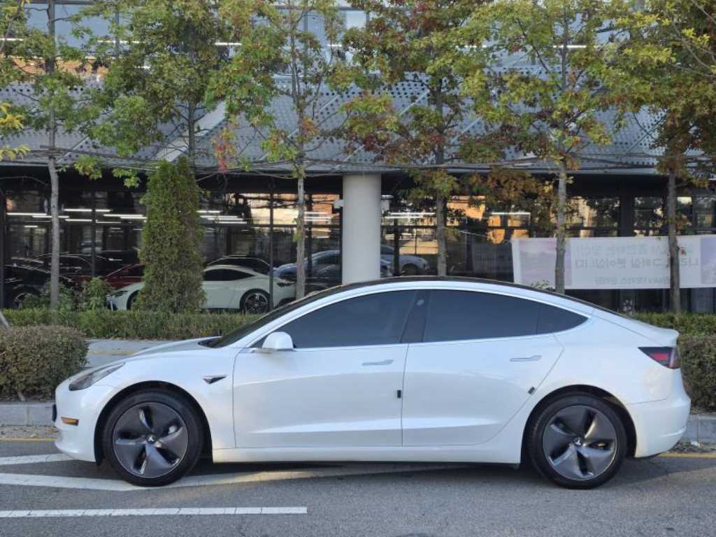 Tesla Model 3 AWD 롱 레인지