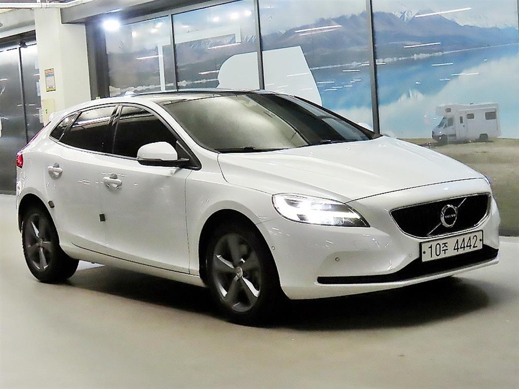 Volvo V40(2세대) D3 모멘텀