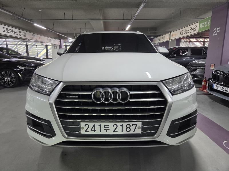 아우디 Q7(2세대) 45 TFSI 콰트로