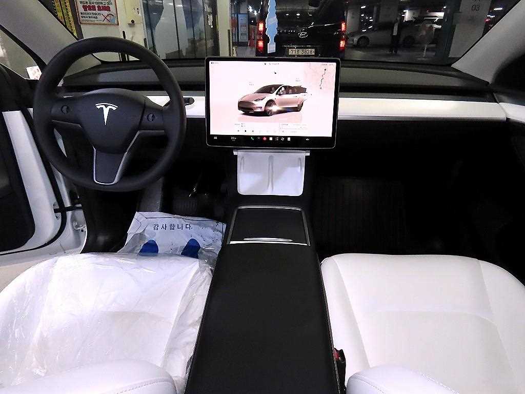 Tesla Model Y RWD