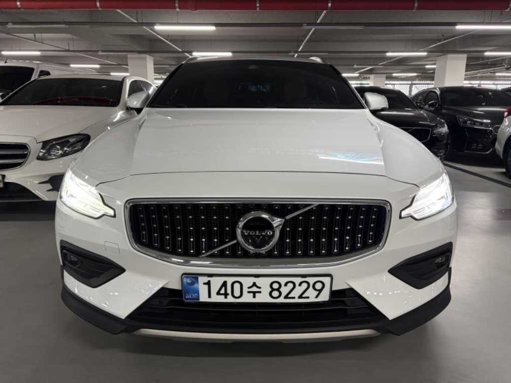 Volvo V60 Cross Country 2nd Gen 2.0 B5 AWD 프로