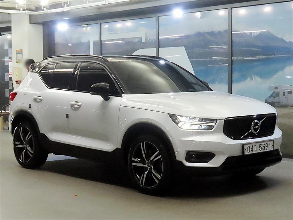 Volvo XC40 2.0 T4 AWD R 디자인