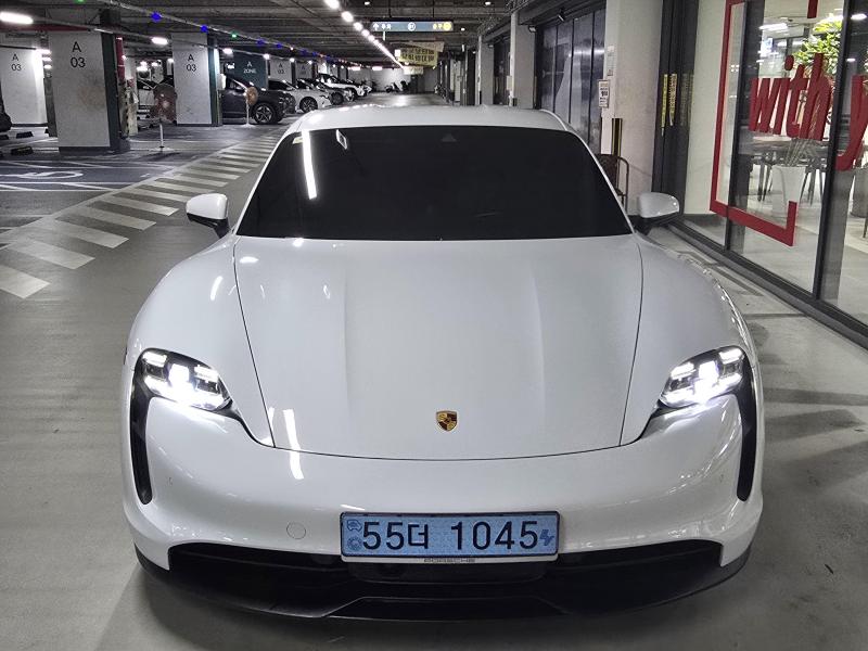 Porsche Taycan EV